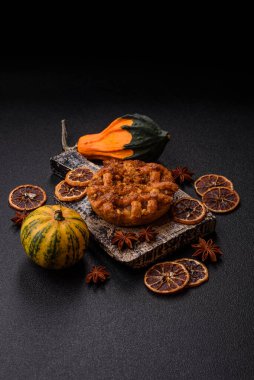 Elma ya da balkabağı turtası ya da turta Amerika 'nın sonbahar tatlısıdır. Tasarımınız için elmalı turta yemek arka planı olarak