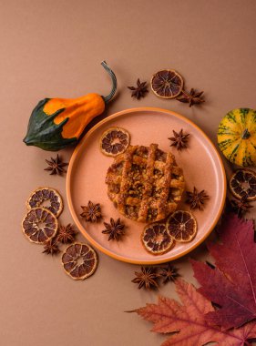 Elma ya da balkabağı turtası ya da turta Amerika 'nın sonbahar tatlısıdır. Tasarımınız için elmalı turta yemek arka planı olarak