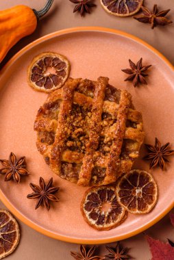 Elma ya da balkabağı turtası ya da turta Amerika 'nın sonbahar tatlısıdır. Tasarımınız için elmalı turta yemek arka planı olarak