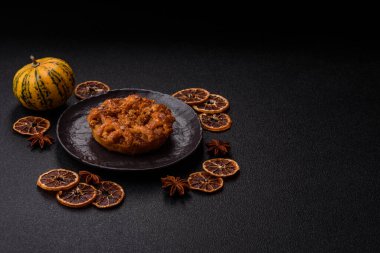 Elma ya da balkabağı turtası ya da turta Amerika 'nın sonbahar tatlısıdır. Tasarımınız için elmalı turta yemek arka planı olarak