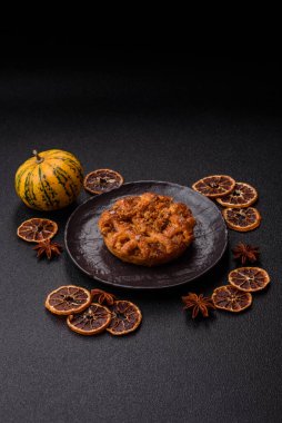 Elma ya da balkabağı turtası ya da turta Amerika 'nın sonbahar tatlısıdır. Tasarımınız için elmalı turta yemek arka planı olarak