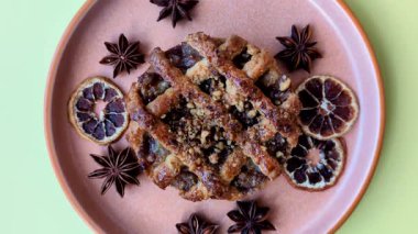 Elma ya da balkabağı turtası ya da turta Amerika 'nın sonbahar tatlısıdır. Amerikan elmalı turta