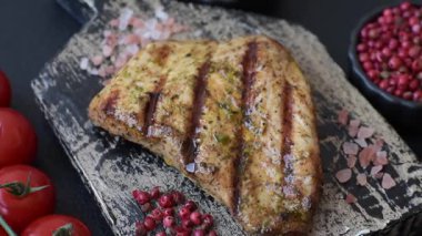 Tavuk göğsü bifteği, ızgara tavuk fileto, sağlıklı yemek, öğle yemeği. Tavuk biftek.