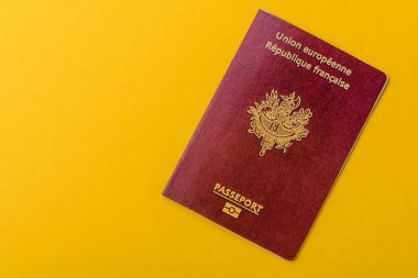 Seyahat etmek, uçmak ve iş yapmak için Fransız pasaportu. Fransa belgesi, sınırı geçmek için kimlik