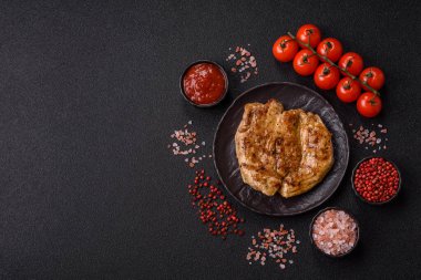 Yemek, ızgara biftek, öğle yemeği için kızarmış et. Tasarımın için ızgara domuz bifteği.