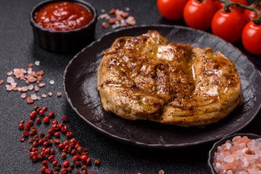 Yemek, ızgara biftek, öğle yemeği için kızarmış et. Tasarımın için ızgara domuz bifteği.