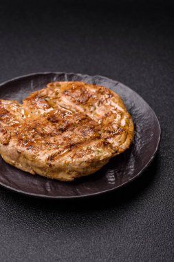 Yemek, ızgara biftek, öğle yemeği için kızarmış et. Tasarımın için ızgara domuz bifteği.