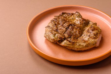 Yemek, ızgara biftek, öğle yemeği için kızarmış et. Tasarımın için ızgara domuz bifteği.