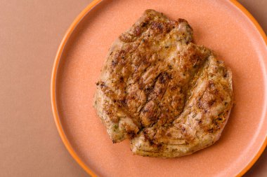 Yemek, ızgara biftek, öğle yemeği için kızarmış et. Tasarımın için ızgara domuz bifteği.