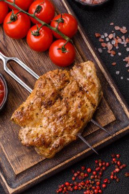 Yemek, ızgara biftek, öğle yemeği için kızarmış et. Tasarımın için ızgara domuz bifteği.