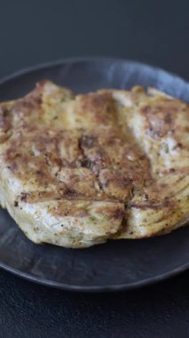 Yemek, ızgara biftek, öğle yemeği için kızarmış et. Tasarımın için ızgara domuz bifteği.