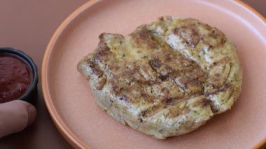 Yemek, ızgara biftek, öğle yemeği için kızarmış et. Tasarımın için ızgara domuz bifteği.