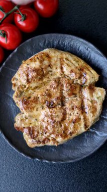 Yemek, ızgara biftek, öğle yemeği için kızarmış et. Tasarımın için ızgara domuz bifteği.