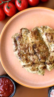 Yemek, ızgara biftek, öğle yemeği için kızarmış et. Tasarımın için ızgara domuz bifteği.