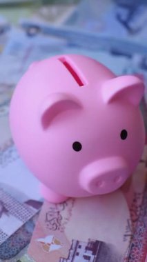 Bahçe kağıdı parası, para birimi olarak dinar banknotları takas ya da seyahat için. Bahreyn parası bir iş geçmişi olarak