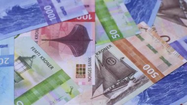 Para, Norveç para birimi, Norveç Kronu 'nun çeşitli banknotları. Norveç, Norveç parası tasarımın için finansal bir arka plan..