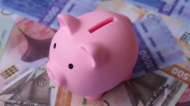 Para, Norveç para birimi, Norveç Kronu 'nun çeşitli banknotları. Norveç, Norveç parası tasarımın için finansal bir arka plan..