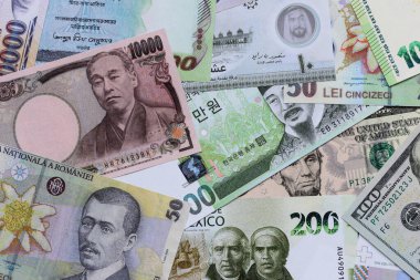 Para geçmişi, döviz kuru, farklı ülkelerden gelen kağıt banknotlar. Tasarımınız için finansal bir fon olarak para nakit para birimi