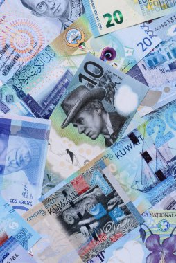 Para geçmişi, döviz kuru, farklı ülkelerden gelen kağıt banknotlar. Tasarımınız için finansal bir fon olarak para nakit para birimi