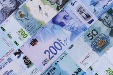 Para geçmişi, döviz kuru, farklı ülkelerden gelen kağıt banknotlar. Tasarımınız için finansal bir fon olarak para nakit para birimi