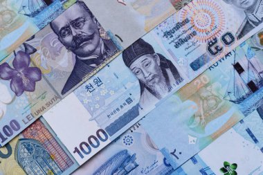 Para geçmişi, döviz kuru, farklı ülkelerden gelen kağıt banknotlar. Tasarımınız için finansal bir fon olarak para nakit para birimi