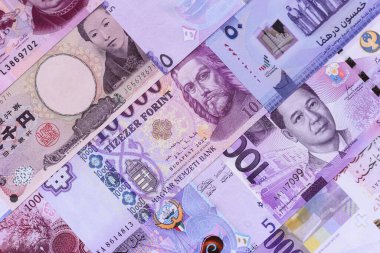 Para geçmişi, döviz kuru, farklı ülkelerden gelen kağıt banknotlar. Tasarımınız için finansal bir fon olarak para nakit para birimi