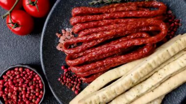 Grissini ekmeği, bir İtalyan buğday böreği, harika bir öğle yemeği atıştırmalığıdır. Grissini ekmeği.