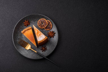 Cheesecake, bir dilim tatlı pasta, klasik peynirli tatlı. Tasarımınız için gıda arka planı olarak cheesecake