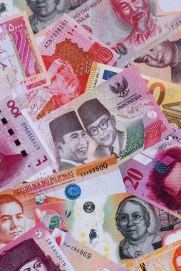 Para geçmişi, döviz kuru, farklı ülkelerden gelen kağıt banknotlar. Tasarımınız için finansal bir fon olarak para nakit para birimi