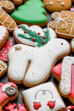 Zencefilli çörek, Noel kurabiyeleri ve bayram süsleri. Noel zencefilli ekmeği tasarımınız için bir zemin