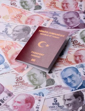 Türkiye pasaportu, uluslararası seyahat ve tatil için Türkiye vizesi. Tasarımınız için arka plan olarak Türk pasaportu