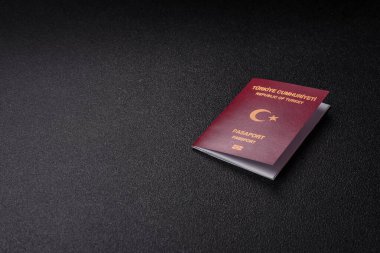 Türkiye pasaportu, uluslararası seyahat ve tatil için Türkiye vizesi. Tasarımınız için arka plan olarak Türk pasaportu