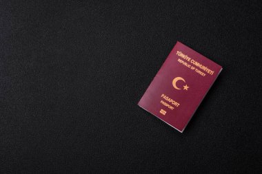 Türkiye pasaportu, uluslararası seyahat ve tatil için Türkiye vizesi. Tasarımınız için arka plan olarak Türk pasaportu