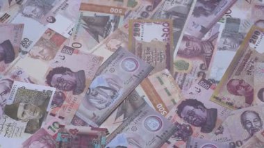 Para geçmişi, döviz kuru, farklı ülkelerden gelen kağıt banknotlar. Tasarımınız için finansal bir fon olarak para nakit para birimi