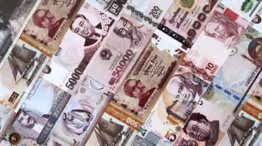 Para geçmişi, döviz kuru, farklı ülkelerden gelen kağıt banknotlar. Tasarımınız için finansal bir fon olarak para nakit para birimi