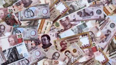 Para geçmişi, döviz kuru, farklı ülkelerden gelen kağıt banknotlar. Tasarımınız için finansal bir fon olarak para nakit para birimi