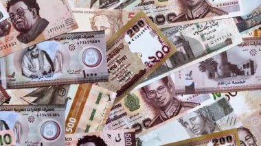 Para geçmişi, döviz kuru, farklı ülkelerden gelen kağıt banknotlar. Tasarımınız için finansal bir fon olarak para nakit para birimi