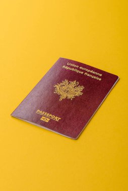 Seyahat etmek, uçmak ve iş yapmak için Fransız pasaportu. Fransa belgesi, sınırı geçmek için kimlik