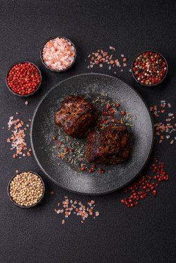 Izgara ya da ızgara biftek, akşam yemeği için pişirilmiş et fileto. Biftek tasarımın için yemek arkaplanı olarak kullanılacak..