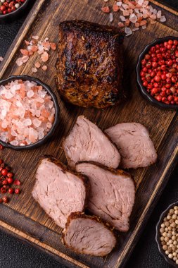 Izgara ya da ızgara biftek, akşam yemeği için pişirilmiş et fileto. Biftek tasarımın için yemek arkaplanı olarak kullanılacak..