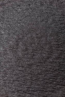 Masada boş bir seramik tabak, mutfak gereçleri. Tasarımınız için yiyecek arka planı olarak boş bir tabak