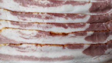 Çiğ domuz pastırması, jambon, jambon ya da jambon dilimleri. Çiğ pastırma dilimleri.