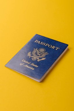 Seyahat, uçmak ve iş yapmak için ABD pasaportu. ABD belgesi, sınırı geçmek için kimlik