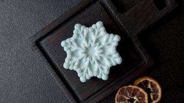 Noel mochi 'si, ay çöreği ya da kar tanesi şeklinde cheesecake. Noel mochi 'si mi peynirli kek mi?