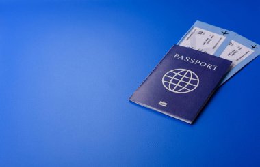 Yurtdışına seyahat, seyahat ve seyahatler için yabancı vizeli bir pasaport. Tasarımınız için uluslararası bir pasaport