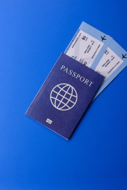 Yurtdışına seyahat, seyahat ve seyahatler için yabancı vizeli bir pasaport. Tasarımınız için uluslararası bir pasaport