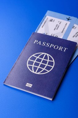 Yurtdışına seyahat, seyahat ve seyahatler için yabancı vizeli bir pasaport. Tasarımınız için uluslararası bir pasaport