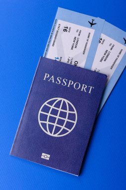 Yurtdışına seyahat, seyahat ve seyahatler için yabancı vizeli bir pasaport. Tasarımınız için uluslararası bir pasaport