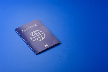 Yurtdışına seyahat, seyahat ve seyahatler için yabancı vizeli bir pasaport. Tasarımınız için uluslararası bir pasaport