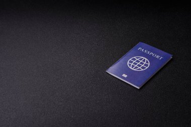 Yurtdışına seyahat, seyahat ve seyahatler için yabancı vizeli bir pasaport. Tasarımınız için uluslararası bir pasaport